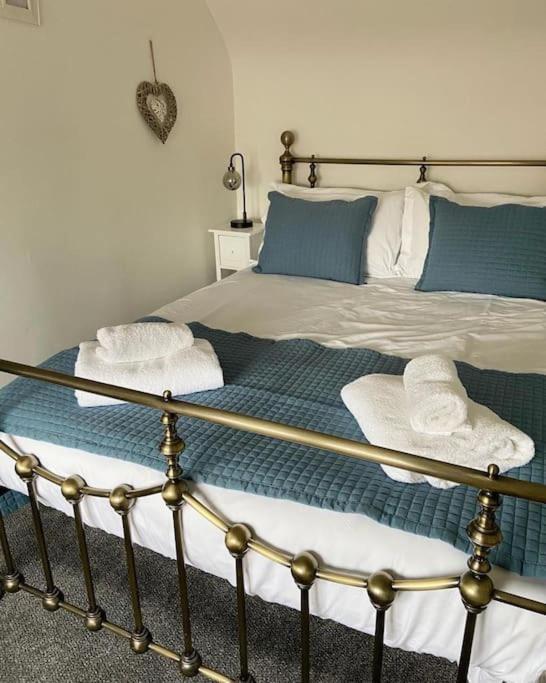 Award Winning Pet Friendly Paddock Cottage Whitby Exterior photo