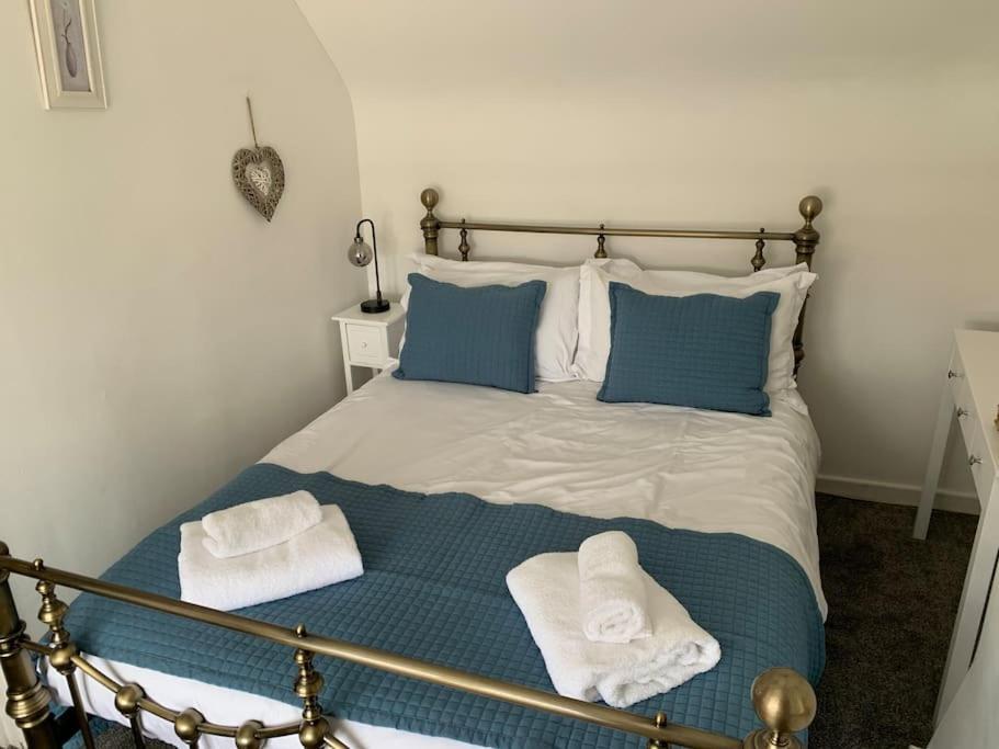 Award Winning Pet Friendly Paddock Cottage Whitby Exterior photo