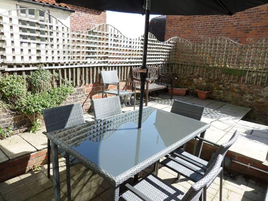 Award Winning Pet Friendly Paddock Cottage Whitby Exterior photo
